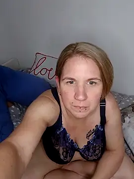 Snapshot of LaceyWestxx chatting on October 25, 5:08 pm LaceyWestxx online show from October 25, 5:08 pm