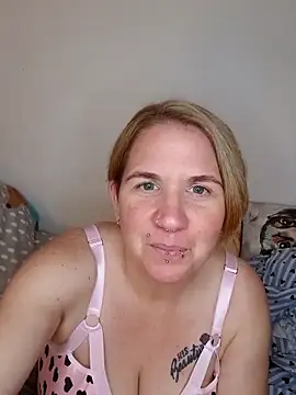 Snapshot of LaceyWestxx chatting on November 11, 8:20 pm LaceyWestxx online show from November 11, 8:20 pm