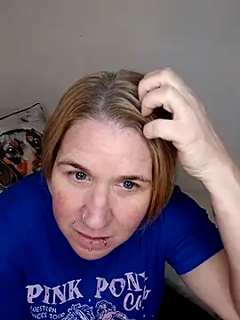 Snapshot of LaceyWestxx chatting on November 25, 10:15 am LaceyWestxx online show from November 25, 10:15 am