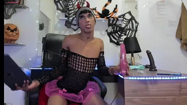 Snapshot of AndreaTonmsong chatting on October 19, 6:41 pm AndreaTonmsong online show from October 19, 6:41 pm
