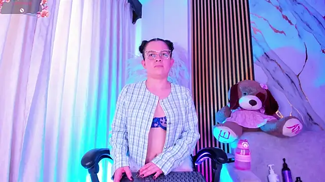 Snapshot of alejagarcia_ chatting on May 22, 8:36 pm alejagarcia online show from May 22, 8:36 pm