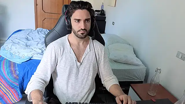 Al3xox02 online show from April 10, 9:47 am