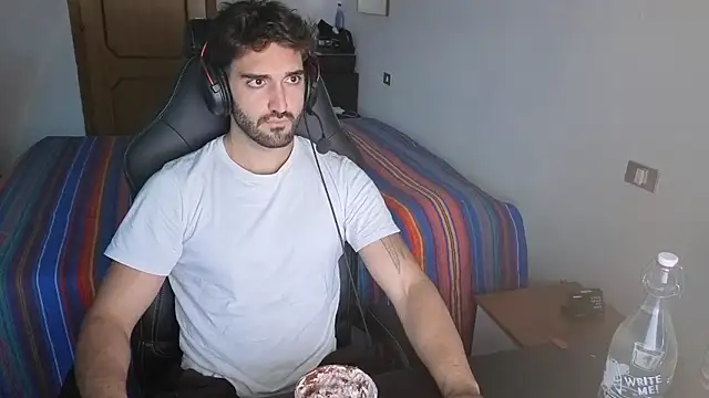 Al3xox02 online show from April 13, 5:40 pm