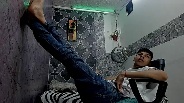 sexyboys cutex18 online show from February 22, 9:57 pm