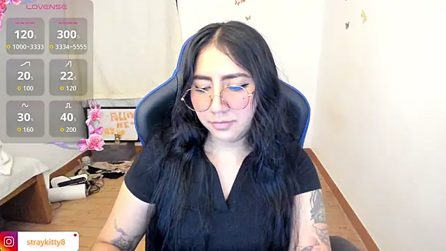 LoveLyy- online show from May 13, 8:27 pm