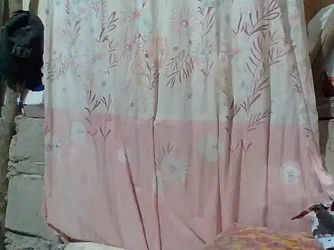 Snapshot of Hot_Lina31 chatting on February 15, 12:47 pm Hot Lina31 online show from February 15, 12:47 pm