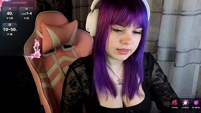 KristiBloom online show from April 5, 9:45 pm