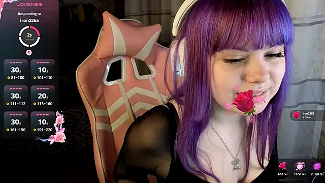 KristiBloom online show from April 13, 10:15 pm