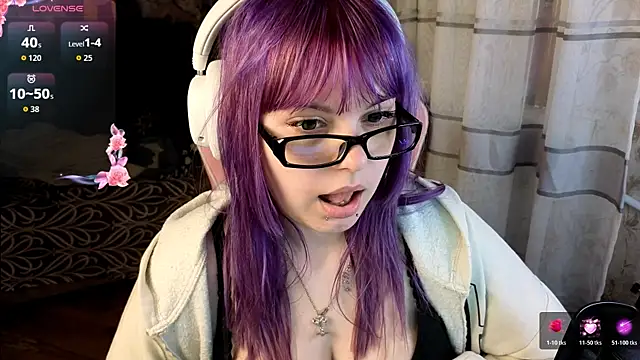 KristiBloom online show from April 17, 9:51 pm