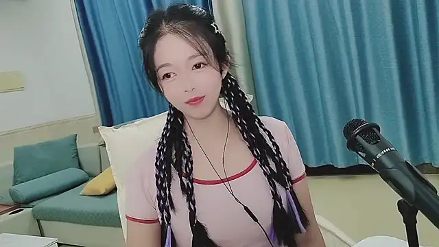 Q Yumi online show from October 16, 12:39 pm
