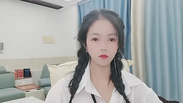 Q Yumi online show from October 20, 12:05 pm