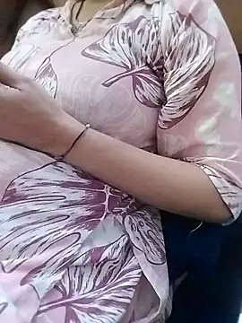 Snapshot of Priyanka_17 chatting on October 30, 4:41 pm Priyanka 17 online show from October 30, 4:41 pm