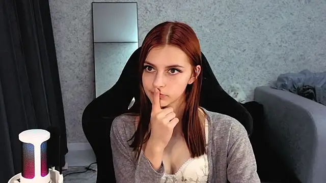 Snapshot of kitti_sweett chatting on October 28, 7:49 pm kitti sweett online show from October 28, 7:49 pm