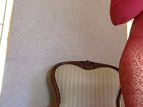 NiaAmour online show from February 6, 6:51 am