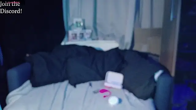 Snapshot of venusflytrapped chatting on February 12, 3:45 am venusflytrapped online show from February 12, 3:45 am