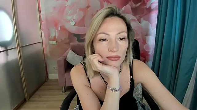 AlinaMoor online show from April 20, 12:19 pm