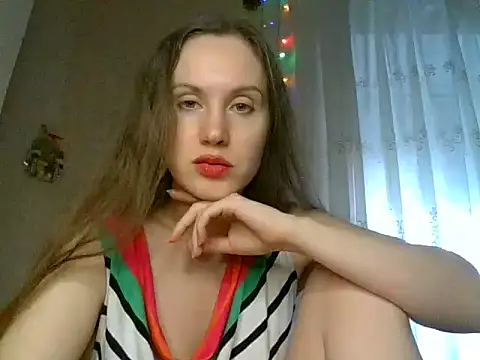 Snapshot of Lynirina chatting on April 18, 3:21 am Lynirina online show from April 18, 3:21 am
