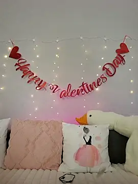 Evarey  online show from February 5, 5:12 am