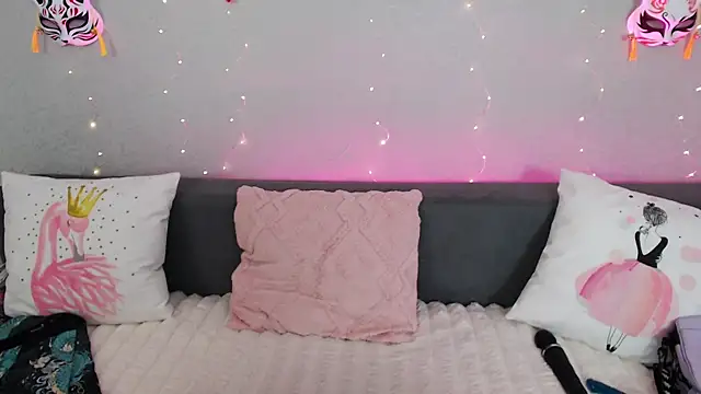 Snapshot of Evarey_ chatting on July 24, 4:43 am Evarey online show from July 24, 4:43 am
