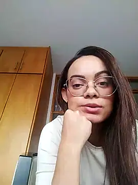Mia 469 online show from October 8, 8:50 pm