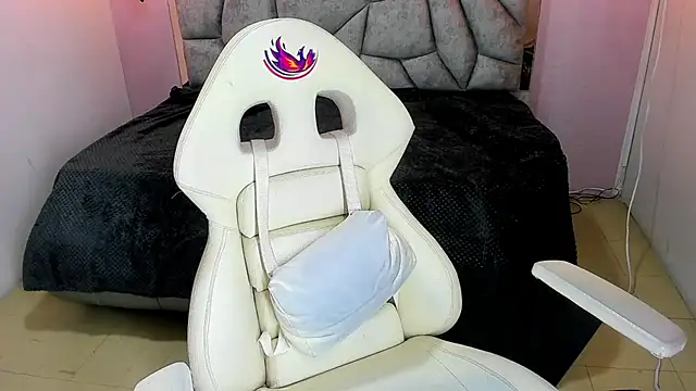 Addyy 02 online show from April 10, 7:18 pm