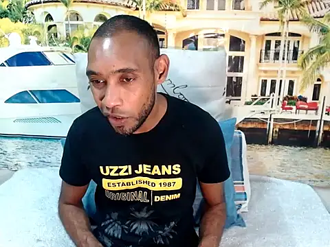 Snapshot of IndianMagicMike chatting on June 25, 3:38 pm IndianMagicMike online show from June 25, 3:38 pm