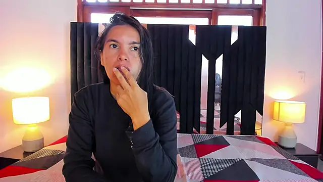 Snapshot of Sofy_and_Mia chatting on October 22, 12:38 pm Sofy and Mia online show from October 22, 12:38 pm