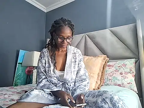 Snapshot of NaughtyCouga chatting on May 6, 6:19 am NaughtyCouga online show from May 6, 6:19 am