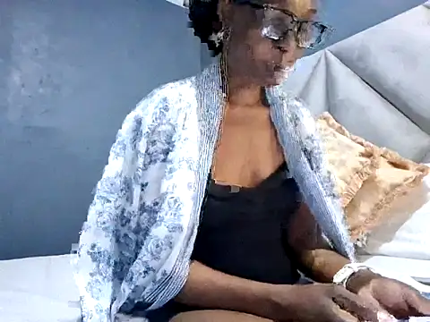 Snapshot of NaughtyCouga chatting on May 22, 5:25 am NaughtyCouga online show from May 22, 5:25 am