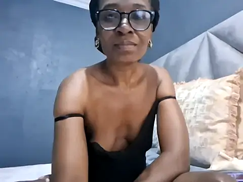 Snapshot of NaughtyCouga chatting on May 23, 5:01 am NaughtyCouga online show from May 23, 5:01 am