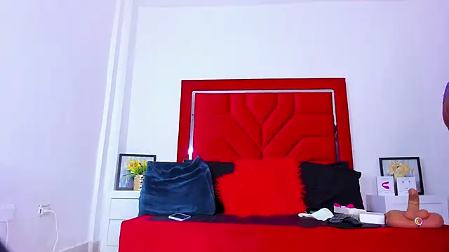 Snapshot of Bigasshott_ chatting on April 24, 8:22 pm Bigasshott online show from April 24, 8:22 pm