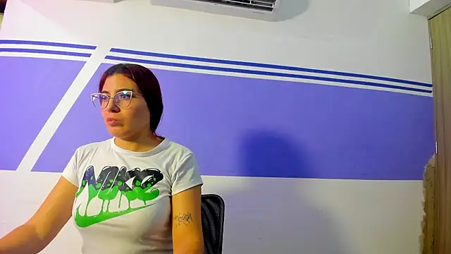 Snapshot of allison_mc chatting on June 17, 7:04 pm allison mc online show from June 17, 7:04 pm