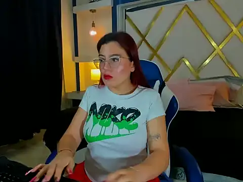 Snapshot of allison_mc chatting on July 5, 3:34 am allison mc online show from July 5, 3:34 am