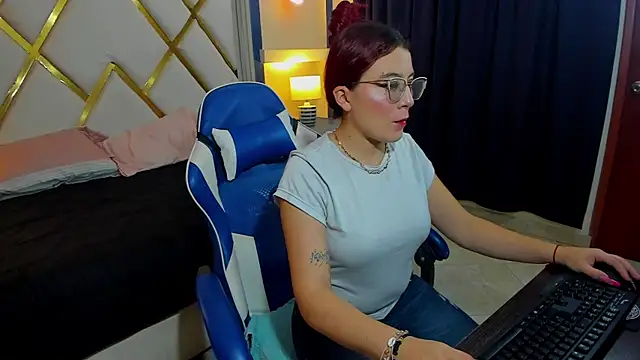 Snapshot of allison_mc chatting on July 16, 12:11 pm allison mc online show from July 16, 12:11 pm