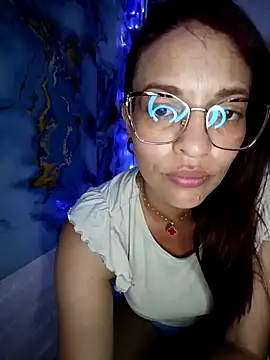 Snapshot of cerecita_anna chatting on May 4, 8:05 pm cerecita anna online show from May 4, 8:05 pm
