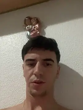 Snapshot of suarezz_ chatting on October 6, 10:18 pm suarezz online show from October 6, 10:18 pm