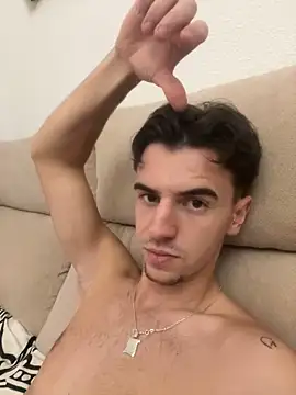 Snapshot of suarezz_ chatting on October 15, 3:45 pm suarezz online show from October 15, 3:45 pm