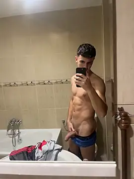 Snapshot of suarezz_ chatting on October 28, 5:59 pm suarezz online show from October 28, 5:59 pm