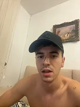 Snapshot of suarezz_ chatting on November 7, 6:52 pm suarezz online show from November 7, 6:52 pm