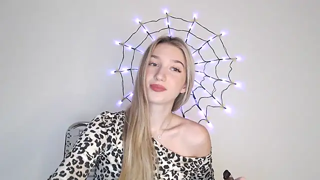 Lucyreeel  online show from October 22, 1:55 pm