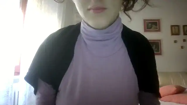 Snapshot of SuperValentina chatting on February 17, 8:55 am SuperValentina online show from February 17, 8:55 am