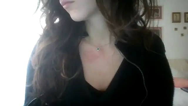 Snapshot of SuperValentina chatting on February 18, 9:27 am SuperValentina online show from February 18, 9:27 am