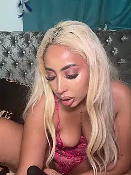 Snapshot of zara_bellexx chatting on May 15, 2:18 am zara bellexx online show from May 15, 2:18 am