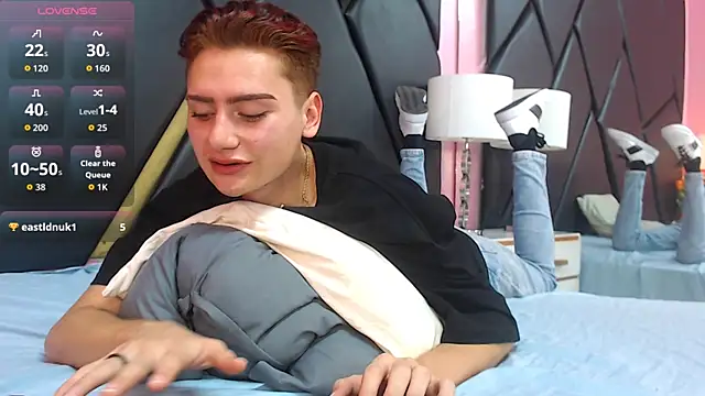 Snapshot of Alex_Millerss chatting on October 17, 8:44 pm Alex Millerss online show from October 17, 8:44 pm