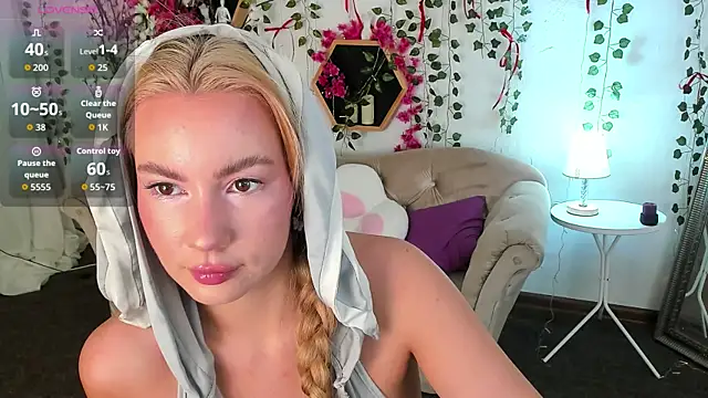  BellaClark online show from April 10, 8:24 pm