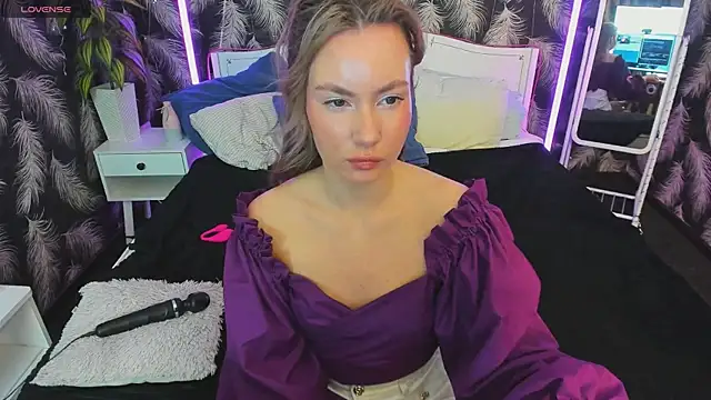 Snapshot of _BellaClark chatting on May 17, 8:16 pm BellaClark online show from May 17, 8:16 pm
