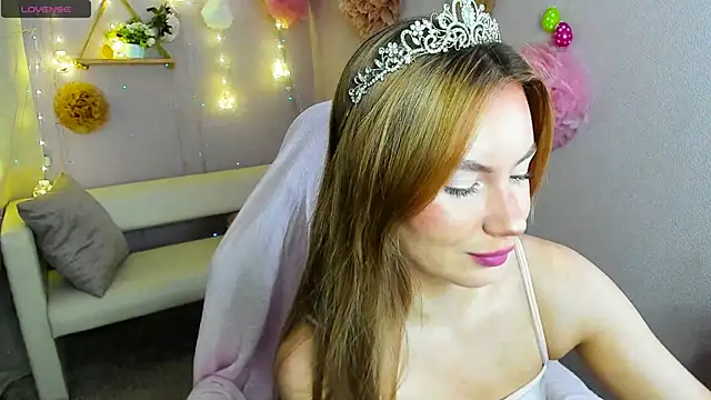 Snapshot of _BellaClark chatting on June 6, 8:35 pm BellaClark online show from June 6, 8:35 pm