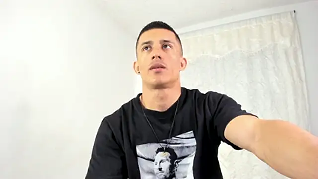Snapshot of Muscle_man07 chatting on November 18, 9:52 pm Muscle man07 online show from November 18, 9:52 pm