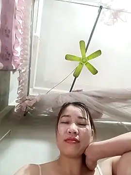 ladzy sexy online show from April 11, 4:00 pm