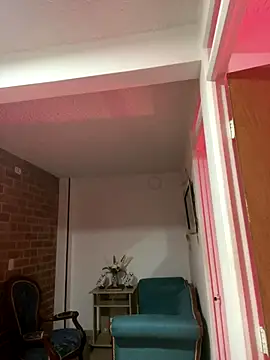 SiaraRealist online show from November 8, 7:56 pm